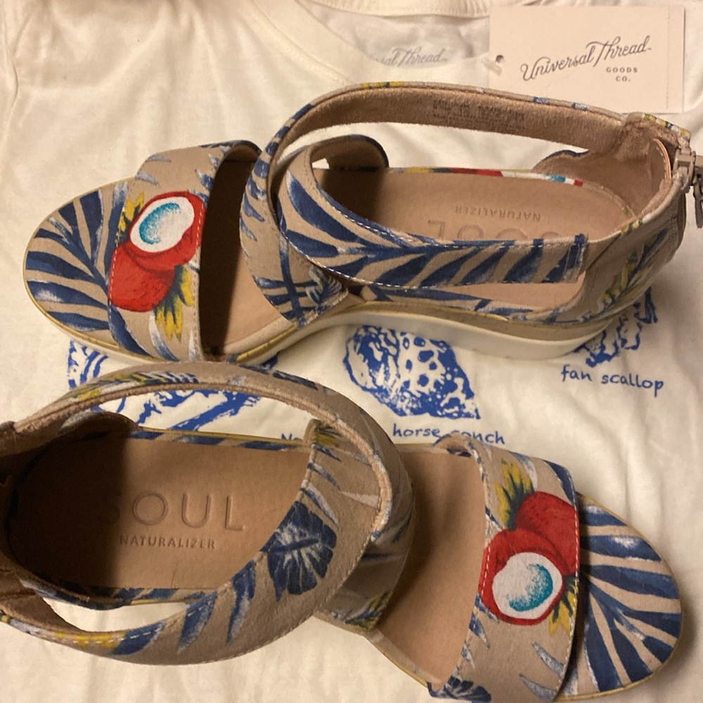 Naturalizer Soul Good Times Wedge Sandals with Floral Pattern - Picture 10 of 10